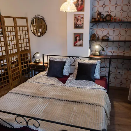 Sots In Center Apartment